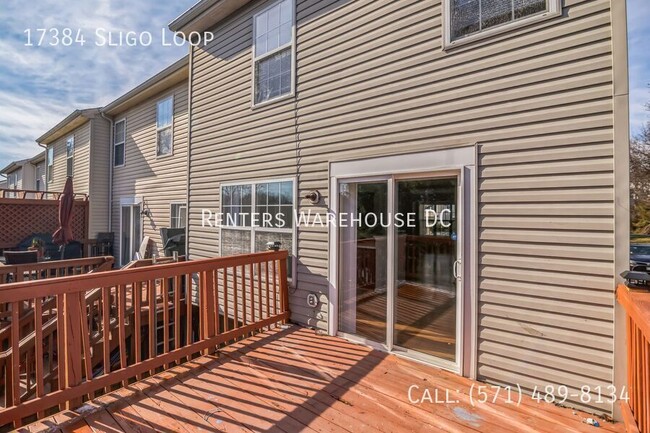 Foto del edificio - Welcome to this lovely 3Bd/3.5Bth townhome...