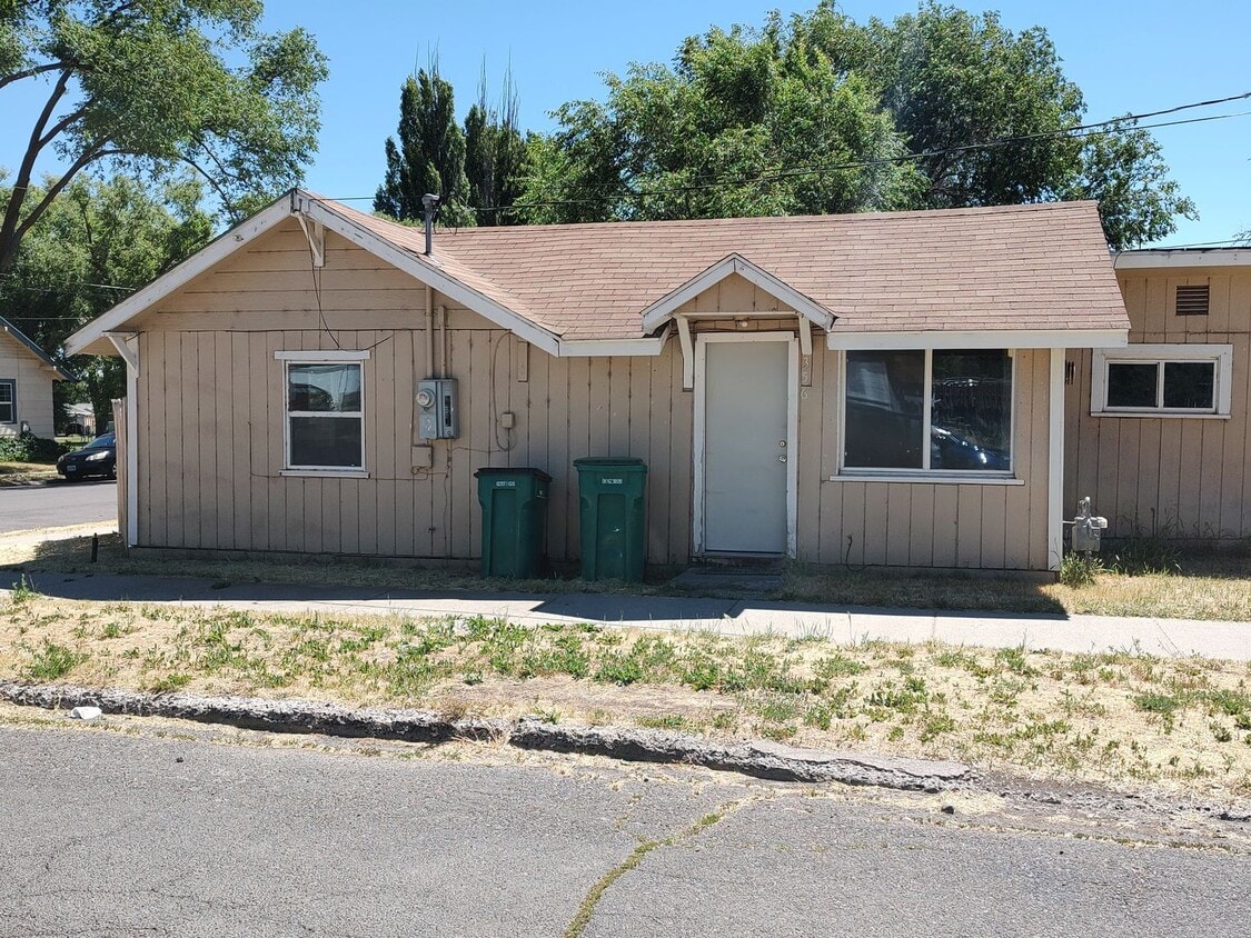 Primary Photo - 2 Bedroom 1 Bath Newly Remodeled House