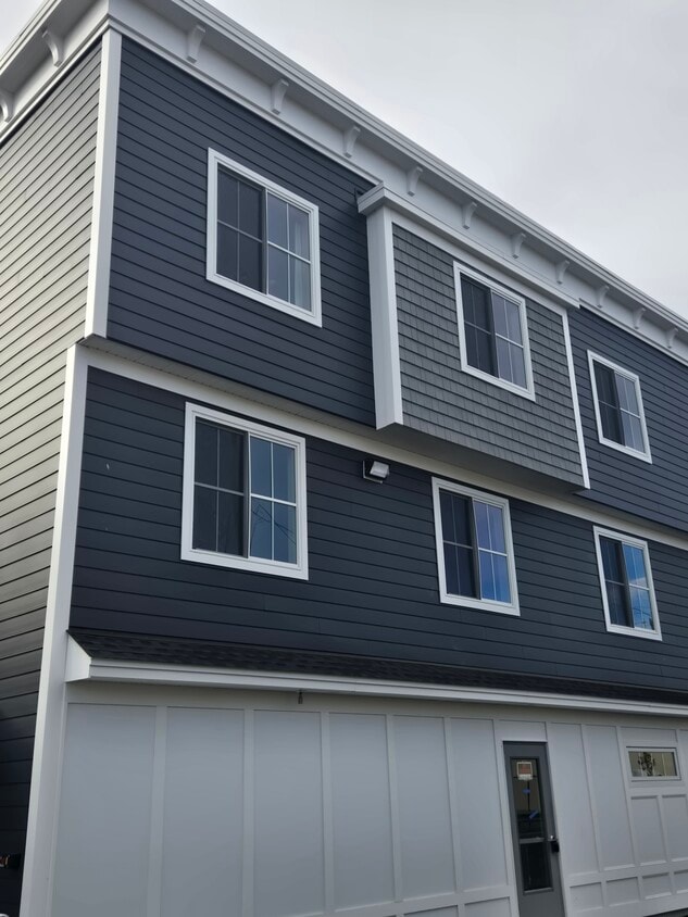 Building Photo - 12 W 5th St