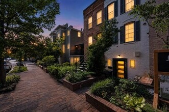 Building Photo - 715 A St NE