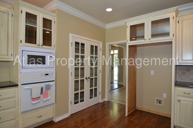 Pool Hardwood Floors Jenks Schools House For Rent In Tulsa