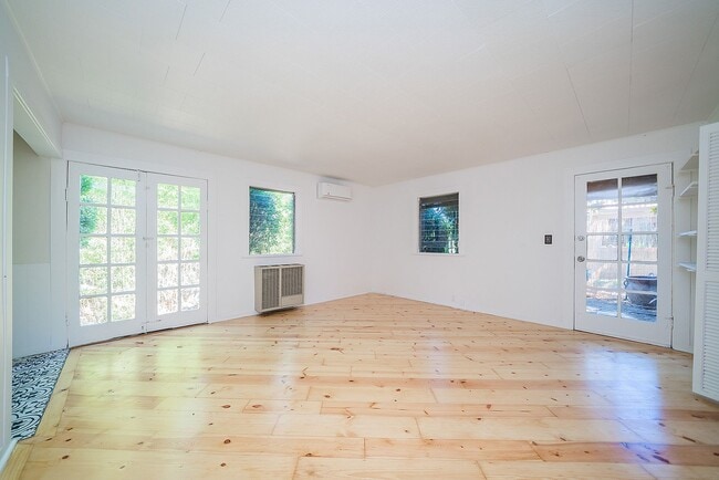 Building Photo - 2339 Norwalk Ave