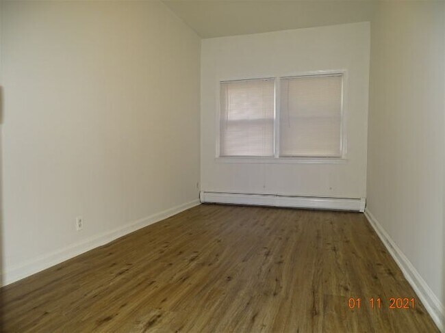 Building Photo - 164 W 31st St