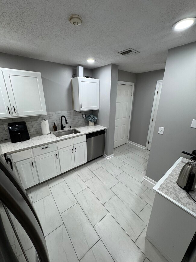 Foto del edificio - 3524 W Shore Rd