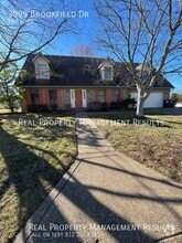 Building Photo - 3099 Brookfield Dr