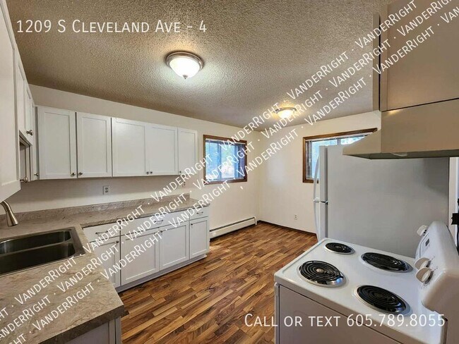 Building Photo - 1209 S Cleveland Ave