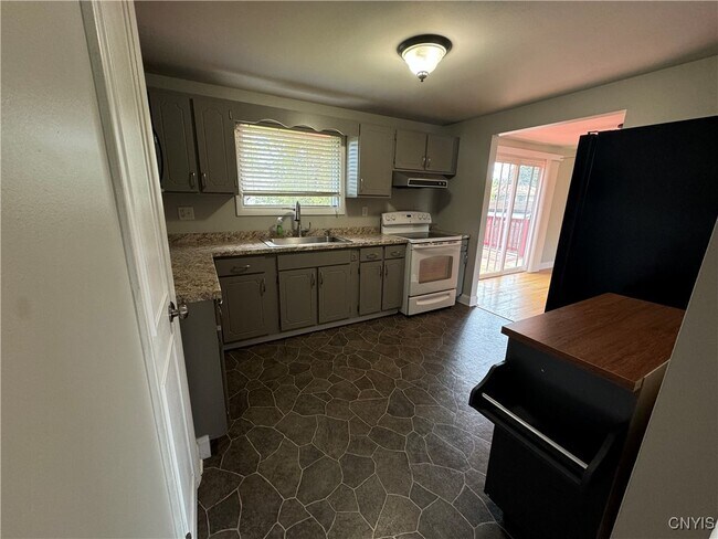 Building Photo - 7870 Oneida Trail