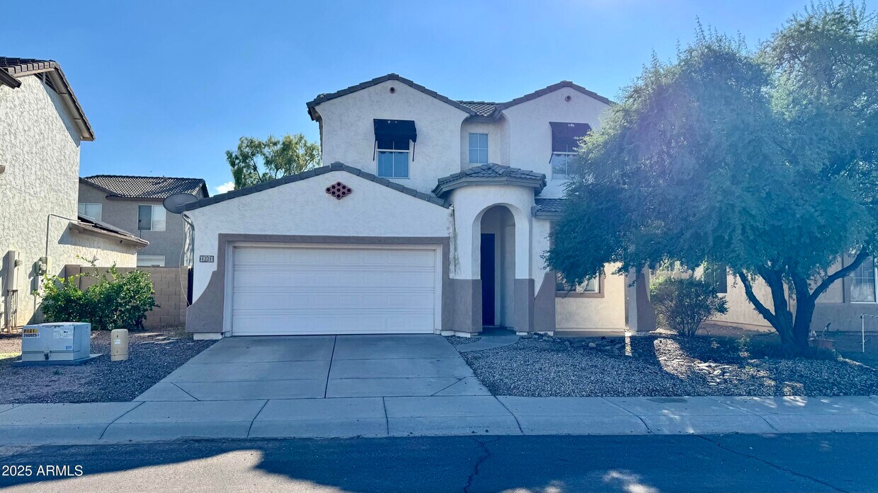 Primary Photo - 1221 E Chambers St