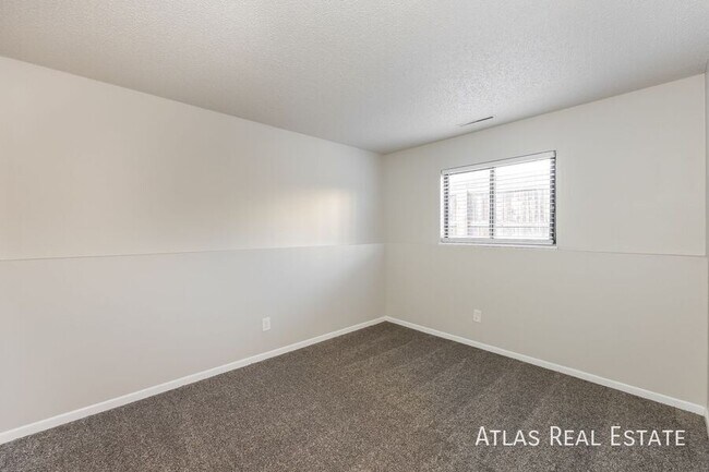Foto del edificio - 4453 E Pikes Peak Ave