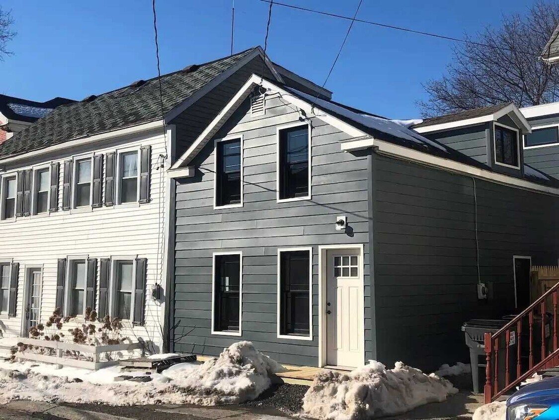 Primary Photo - 108 N Washington St