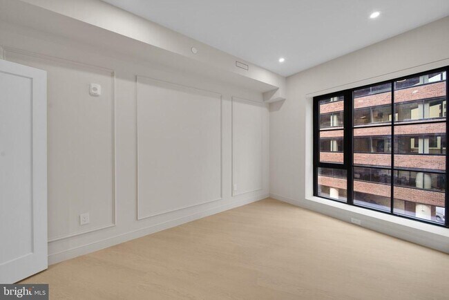 Foto del edificio - 2121 Ward Pl NW