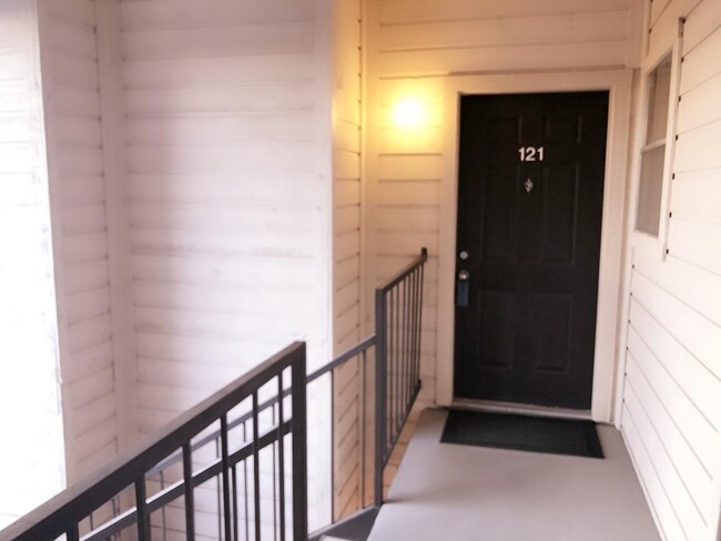 Foto del edificio - 4041 Drake St