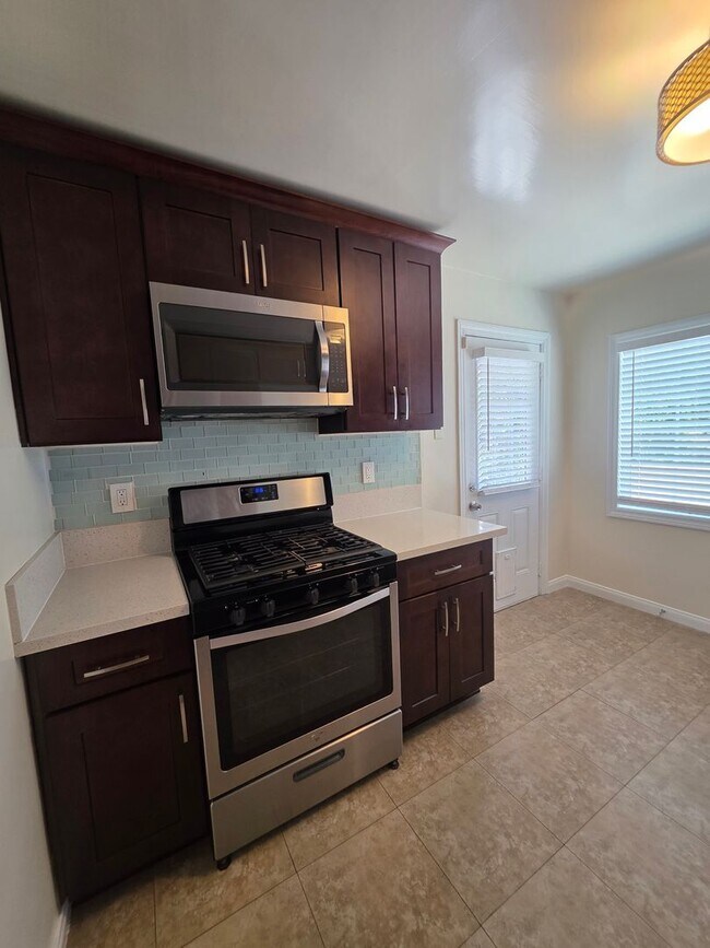Foto del edificio - 5015 W 140th St