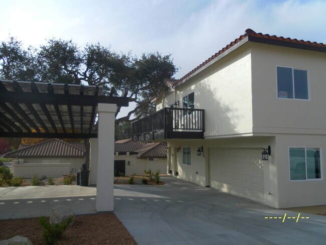 South view and carport - 915 Oriole Way