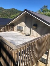 Building Photo - 265 Sycamore St