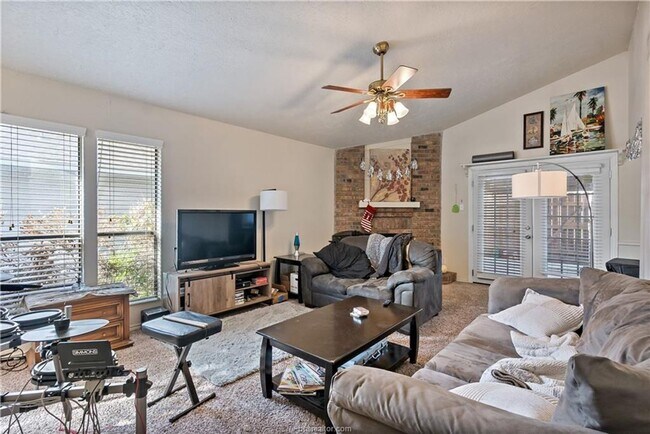 Foto del edificio - August Pre-Lease!! Cute 3/2 Close to Campus!!