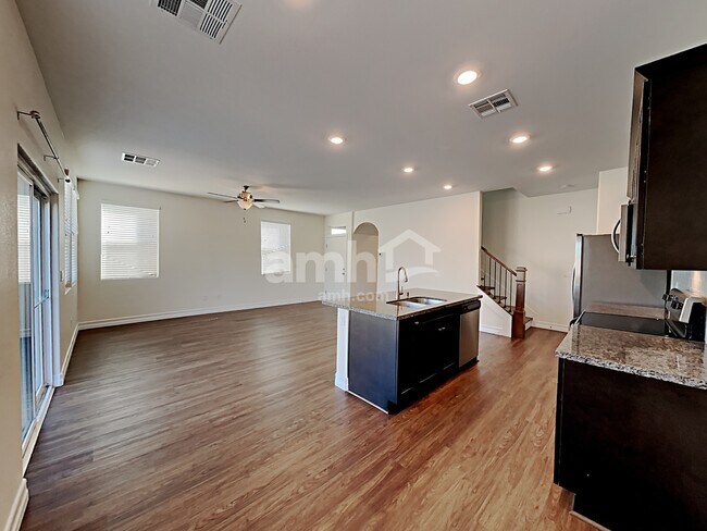 Building Photo - 5884 Petronius St
