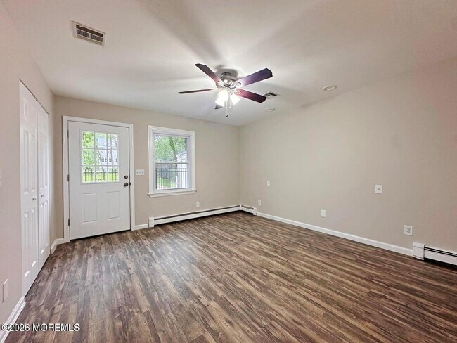 Building Photo - 405 Old Bridge Rd