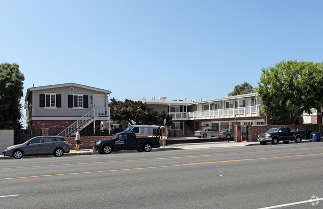 Building Photo - 22852-22860 Pacific Coast Hwy