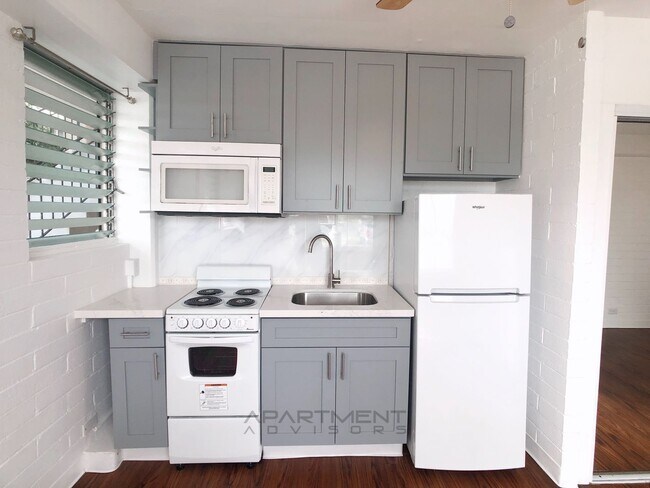 Building Photo - $500 1ST MONTH RENT SPECIAL | GREAT LAYOUT...