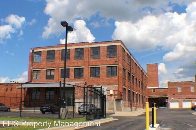 Building Photo - 1 br, 1.5 bath House - 601 N National #308