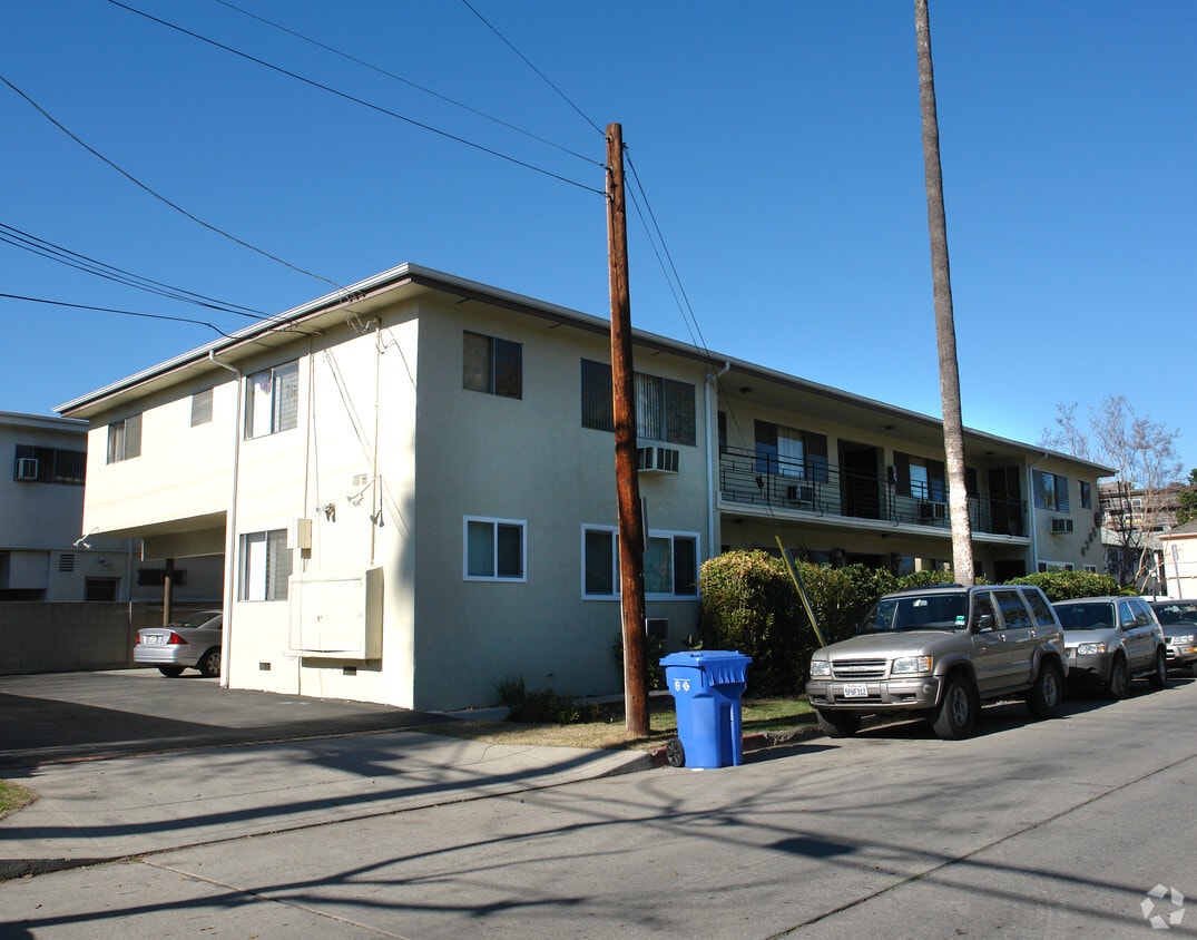 Building Photo - 4765 Bellflower Ave
