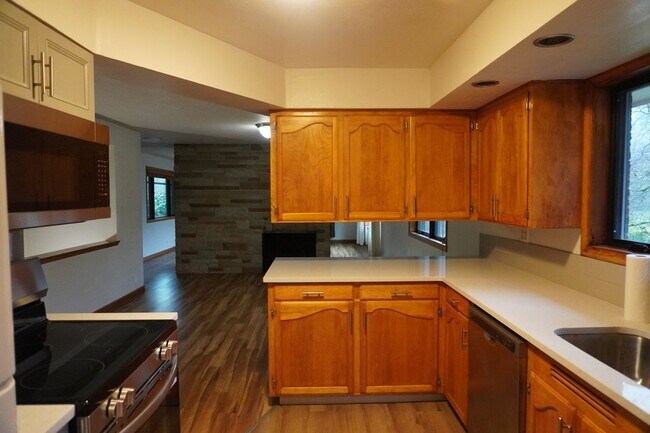 Building Photo - 5716 Alki Rd