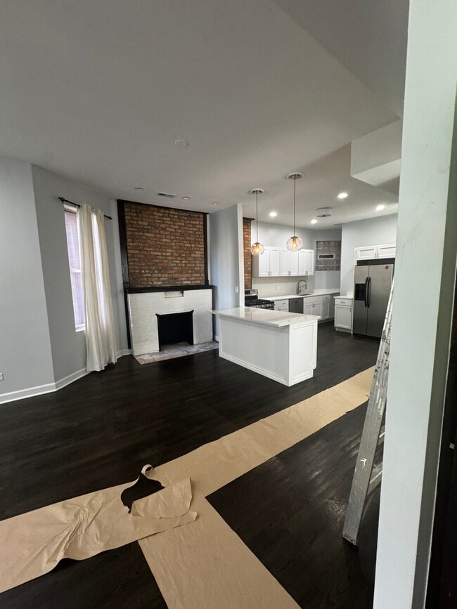 Building Photo - 437 E 46th St
