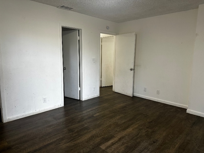 Building Photo - 10871 NW 45th St