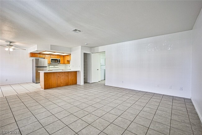 Building Photo - 8410 Eldora Ave