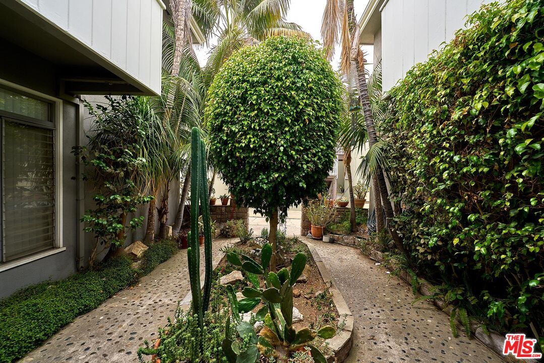 Foto principal - 742 S Plymouth Blvd