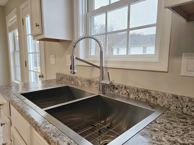 Building Photo - 3600 Old Forest Rd