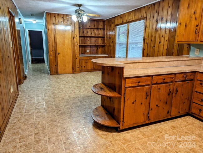 Building Photo - 2252 Country Club Rd