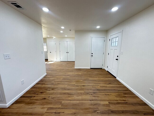 Photo - 2006 San Francisco Dr House