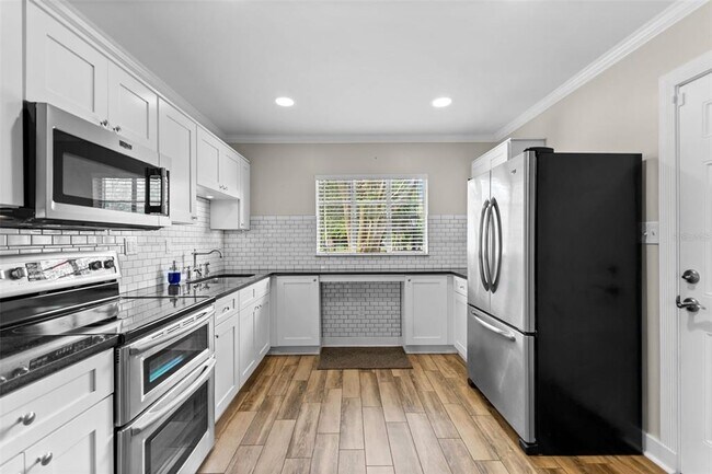 Building Photo - 4009 W San Rafael St
