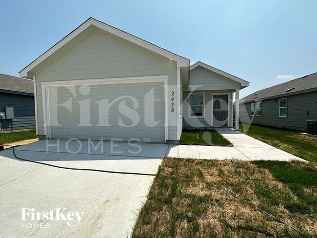 Building Photo - 2428 Lake Hls