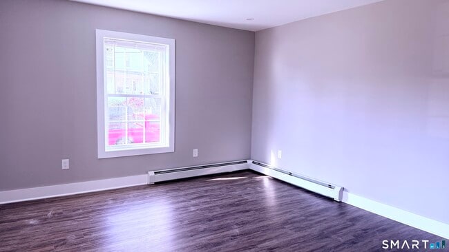 Building Photo - 105 Willetts Ave
