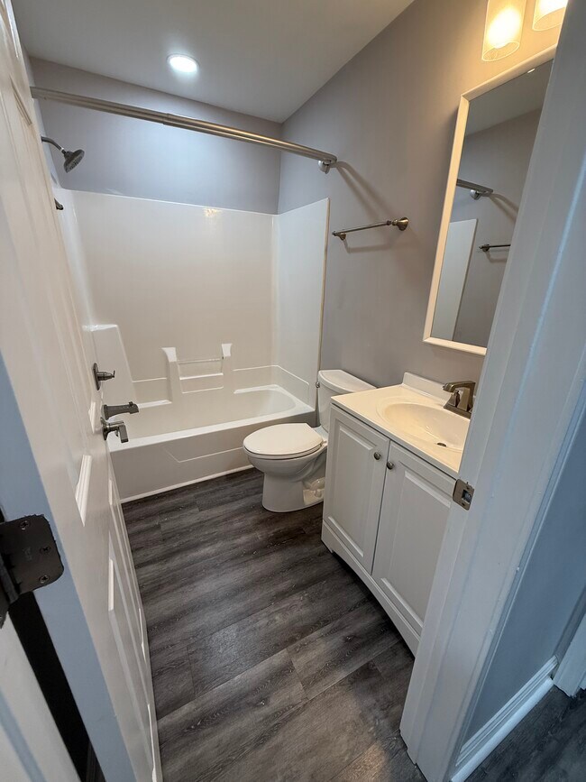 Hall Bath - 209 Simpson Ave