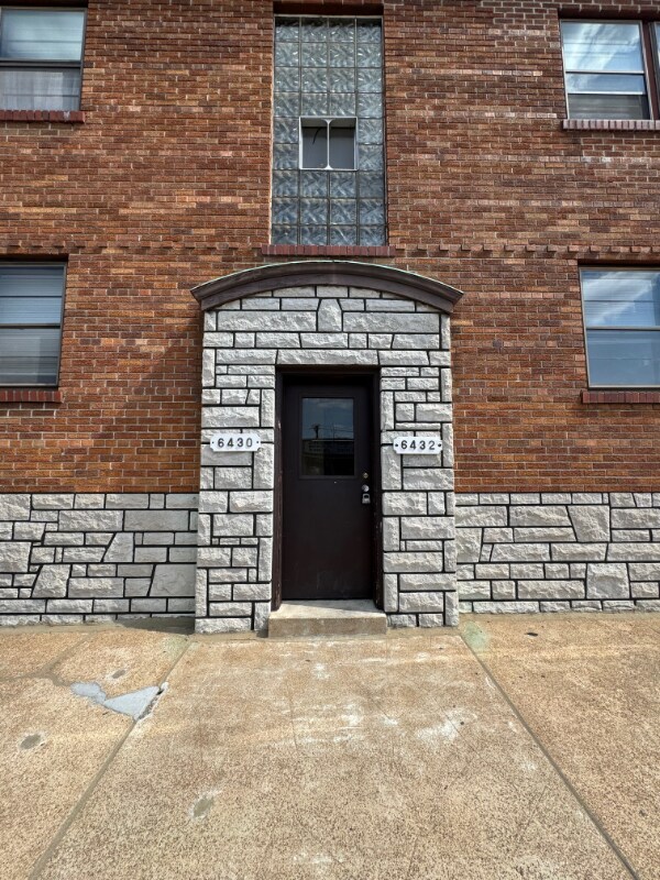 Building Photo - 6430 Hampton Ave