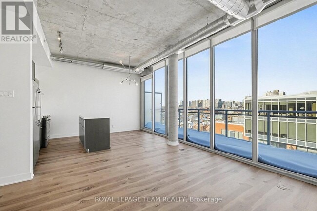 Building Photo - 360 McLeod St