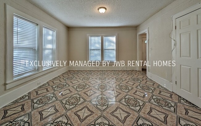 Foto del edificio - 1137 E 26th St