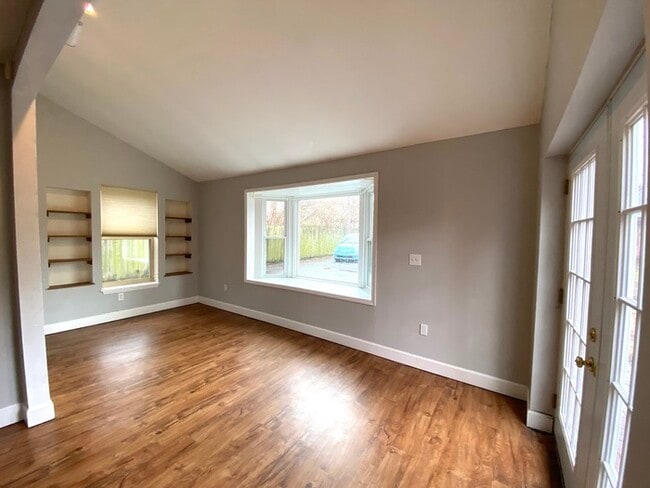 Building Photo - 2829 Observatory Ave