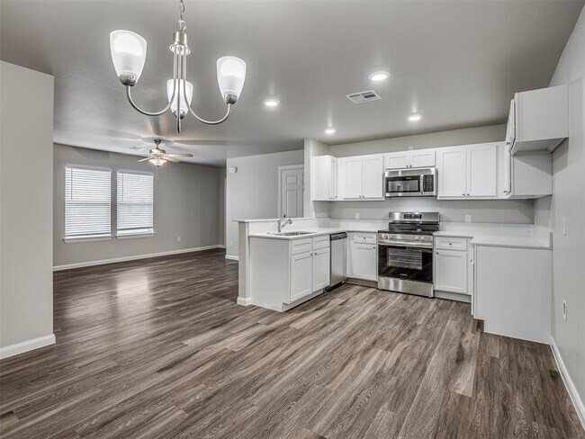 Building Photo - 206 Gray St