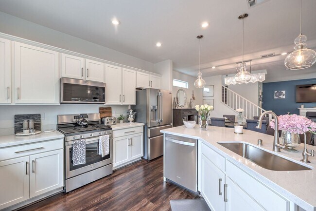 Foto del edificio - Stunning Skye Canyon Home in gated community with Loft & Upgrades