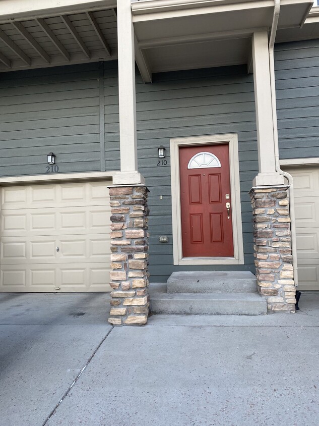 Primary Photo - 2 Bedroom - Monetrey