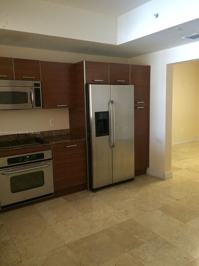Foto del edificio - 3330 NE 190th St