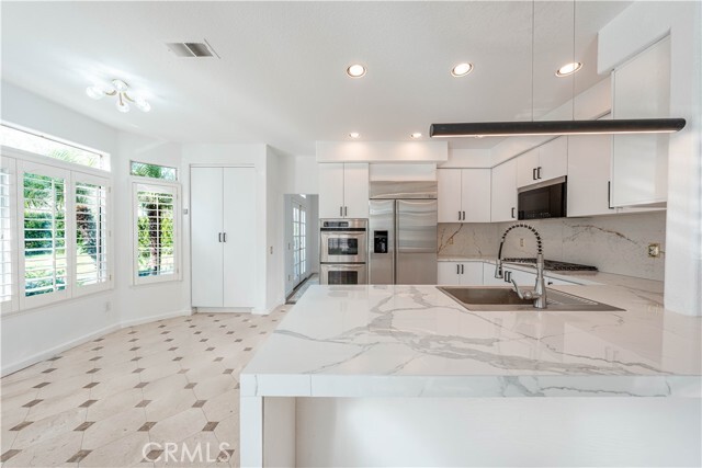 Building Photo - 32981 N Peak Dr