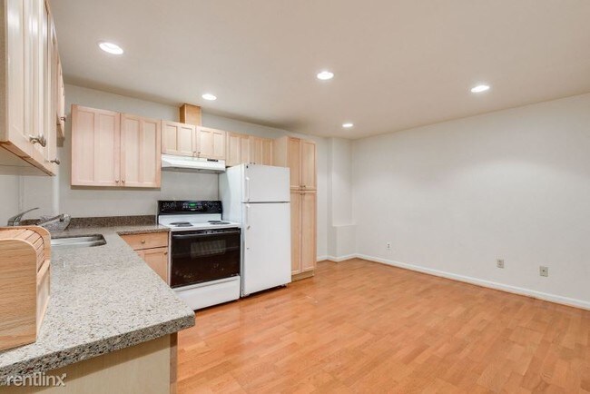 Building Photo - 20107 Forest Park Dr NE