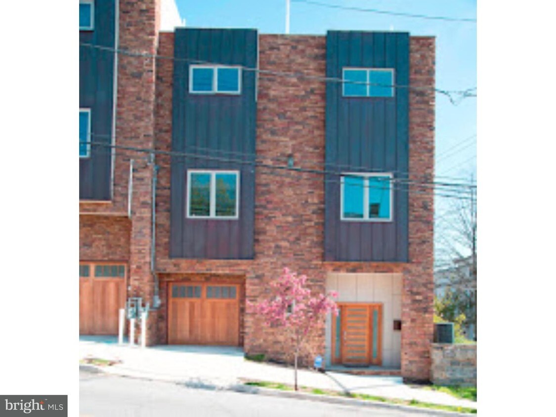Foto principal - 209 Roxborough Ave