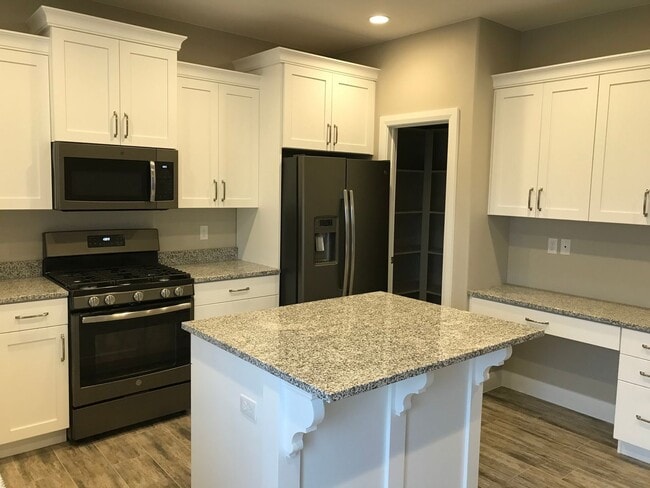 Foto del edificio - Beautiful 1,735 sq. ft. townhome featuring 3 bedrooms and 2.5 bathrooms!